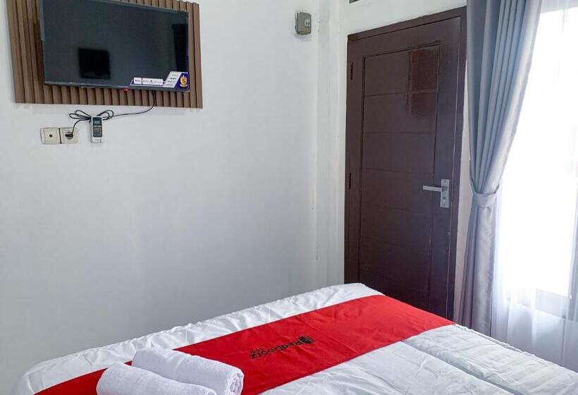 호텔 Reddoorz Near Fkip Untirta Serang