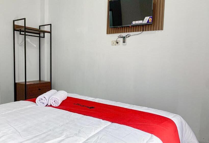 호텔 Reddoorz Near Fkip Untirta Serang