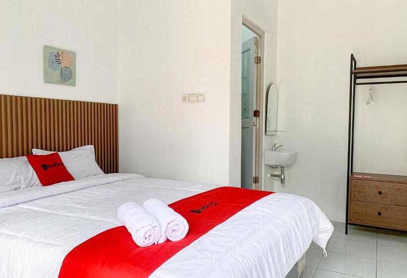 호텔 Reddoorz Near Fkip Untirta Serang