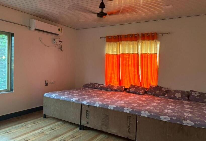 فندق Sahyadri Farmhouse