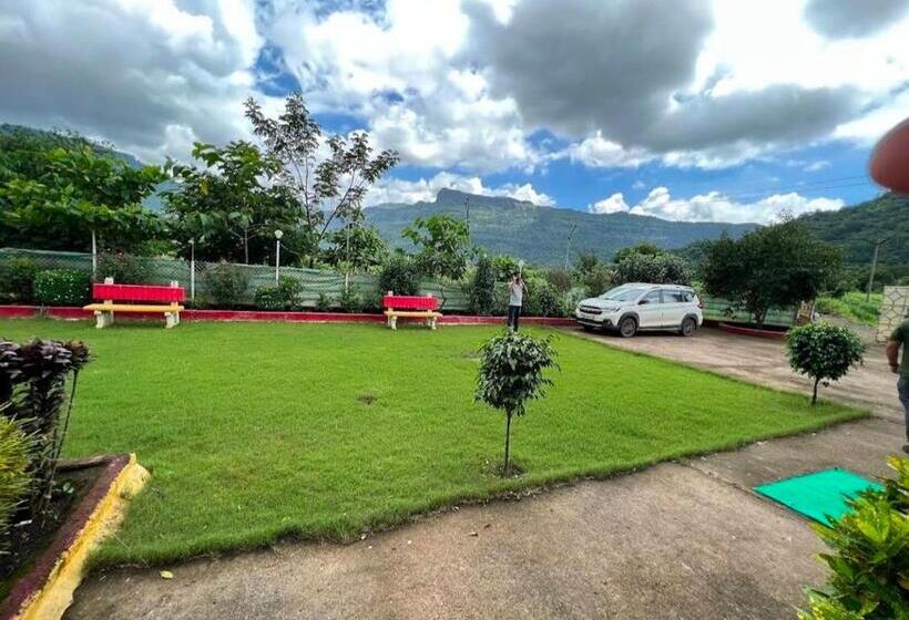 فندق Sahyadri Farmhouse