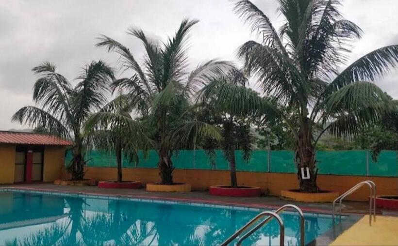 فندق Sahyadri Farmhouse