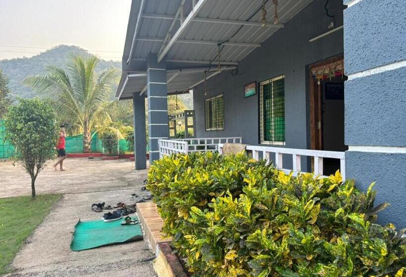 فندق Sahyadri Farmhouse