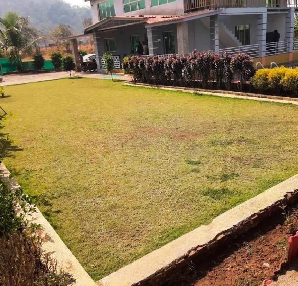 فندق Sahyadri Farmhouse