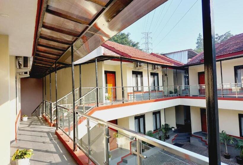 호텔 Savindra Residence Syariah Cibiru Near Krida Nusantara