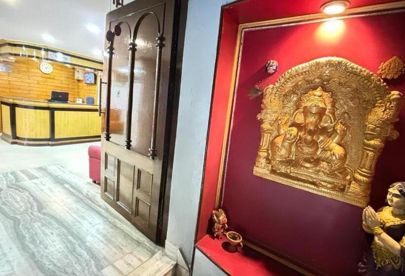 酒店 Travellers Inn