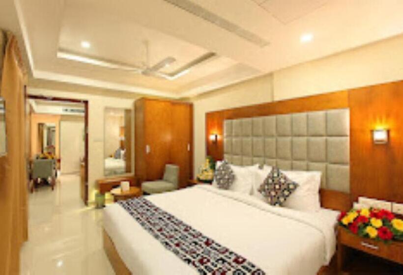 Lumbini Supreme Business Class Hotel Thrissur