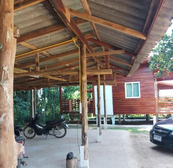 Pensión เฮือนริมทุ่งมีแสน