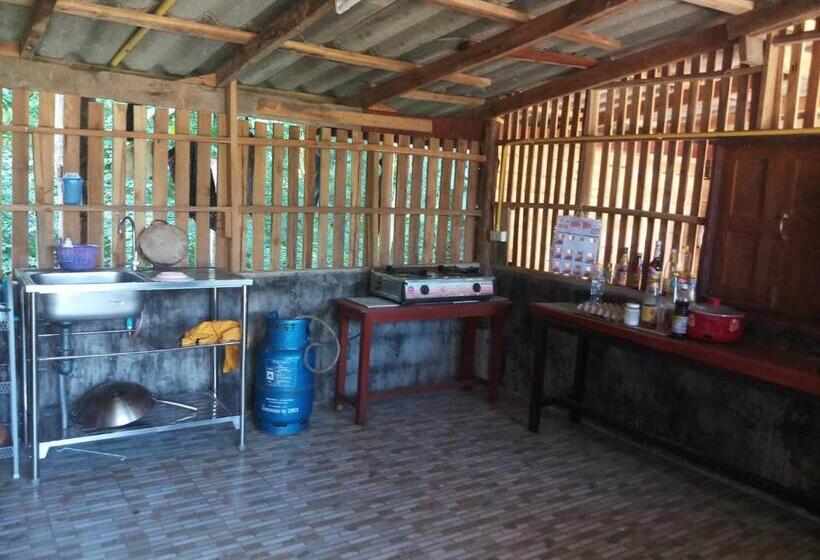 Pensión เฮือนริมทุ่งมีแสน