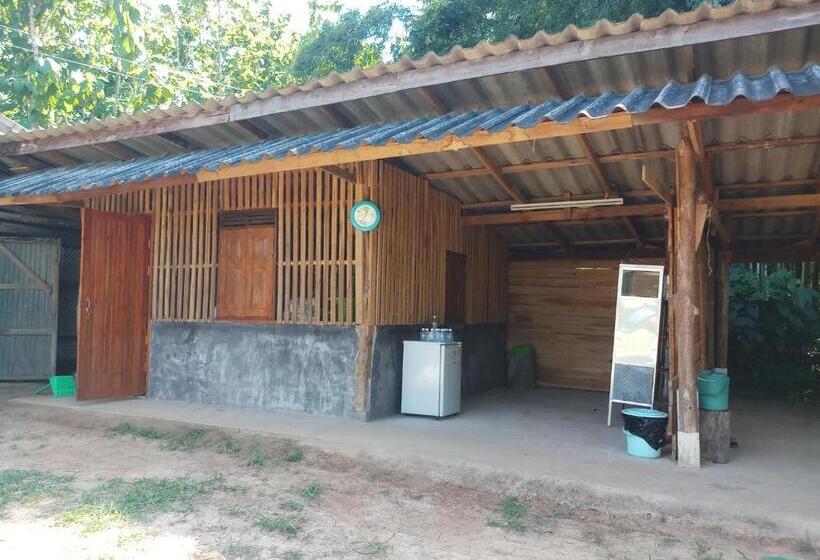 Pensión เฮือนริมทุ่งมีแสน