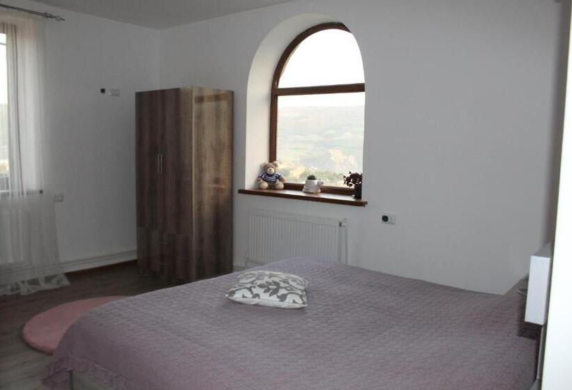 بنسيون Bears And Berries