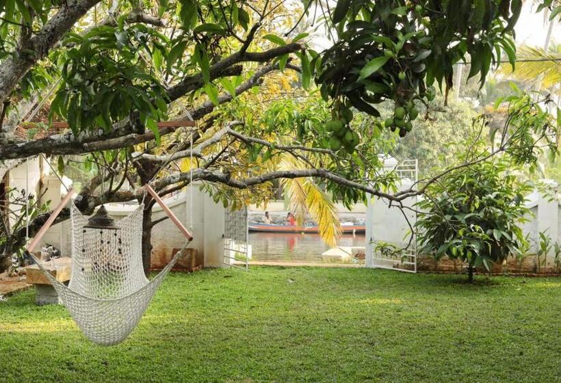 פנסיון Beside The River