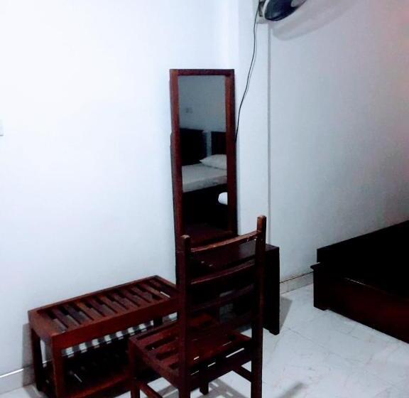 Пансион Black And White Kandy Guest House 01