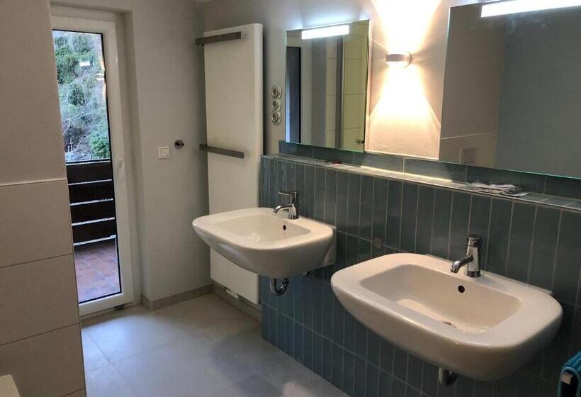 Пансион Blaues Zimmer Mit Grossem Balkon & Bad Nur 16 Km Nach Würzburg!