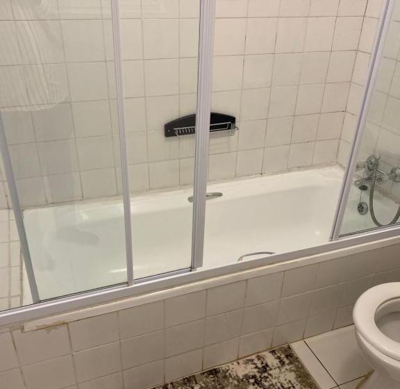 ペンション Comrades Oasis Guest House