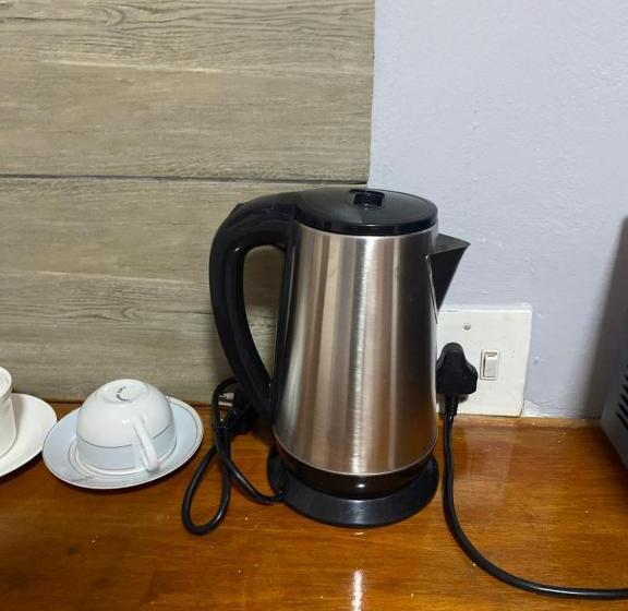 ペンション Comrades Oasis Guest House