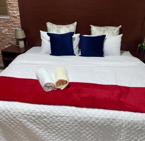 ペンション Comrades Oasis Guest House