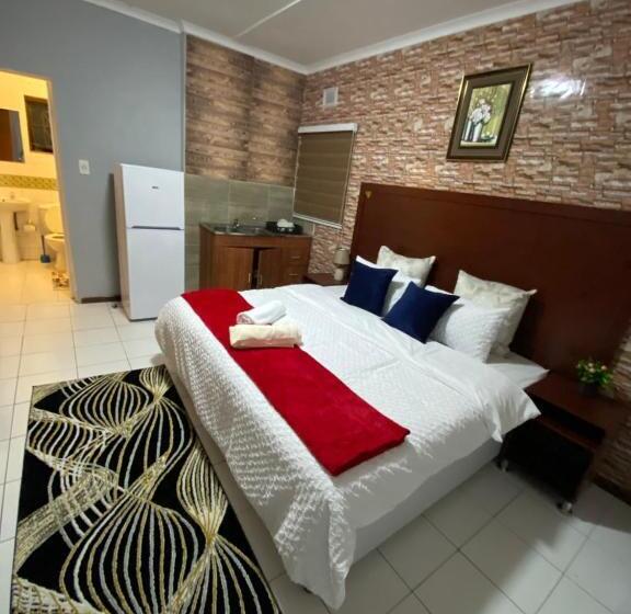 ペンション Comrades Oasis Guest House