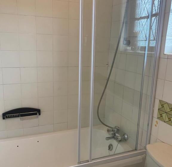 ペンション Comrades Oasis Guest House