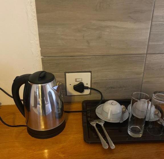 ペンション Comrades Oasis Guest House