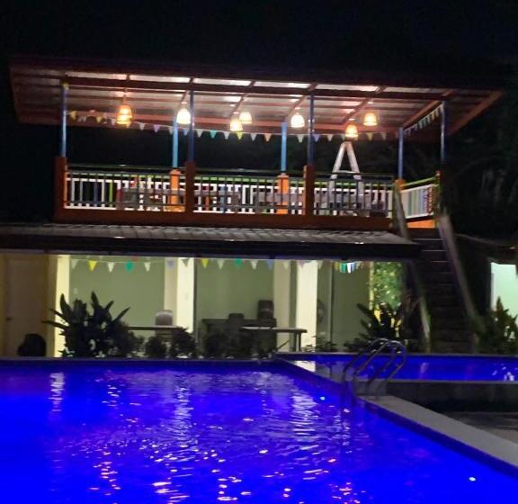 פנסיון Duran Pool & Guesthouse