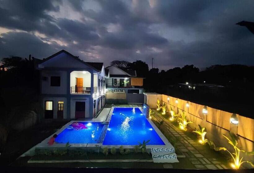 פנסיון Duran Pool & Guesthouse