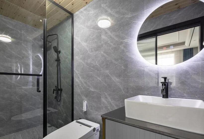 פנסיון Geometric  Home White Space B&b