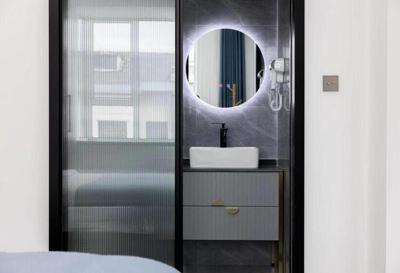 פנסיון Geometric  Home White Space B&b