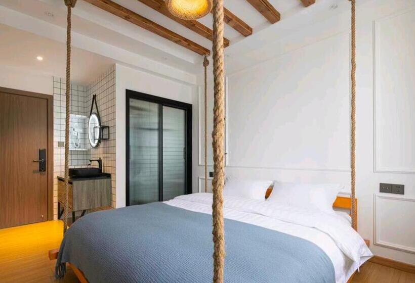 פנסיון Geometric  Home White Space B&b