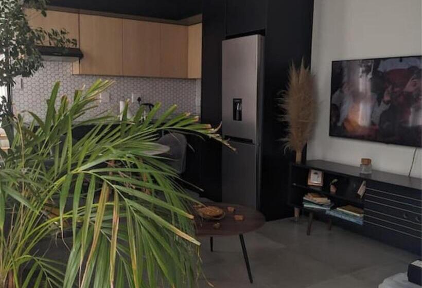 פנסיון Happy Garden Guesthouse