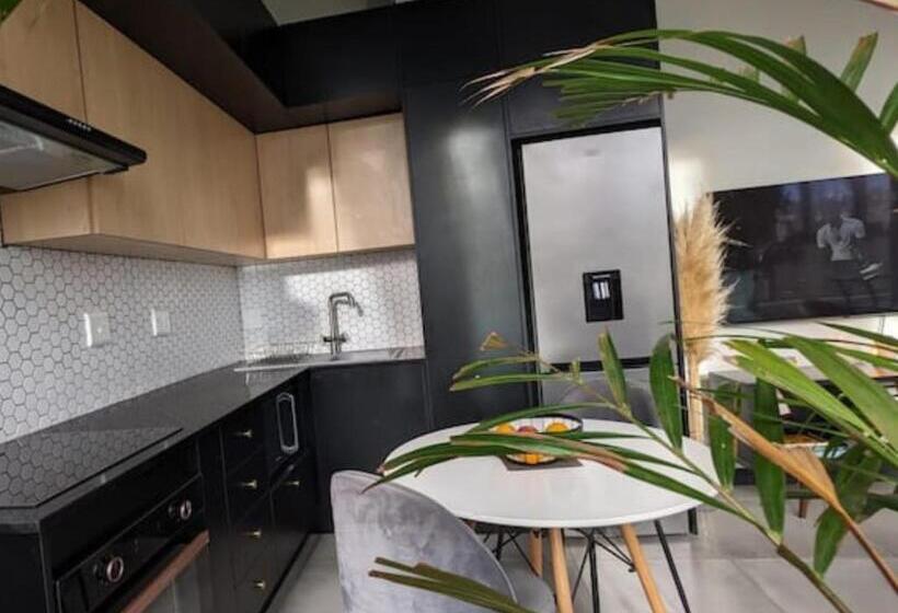 פנסיון Happy Garden Guesthouse