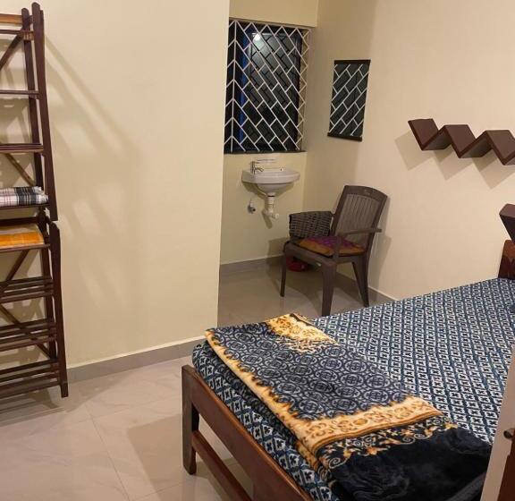 پانسیون No Name Guesthouse