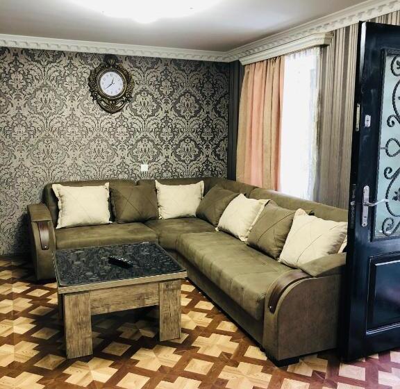 پانسیون Radeno House