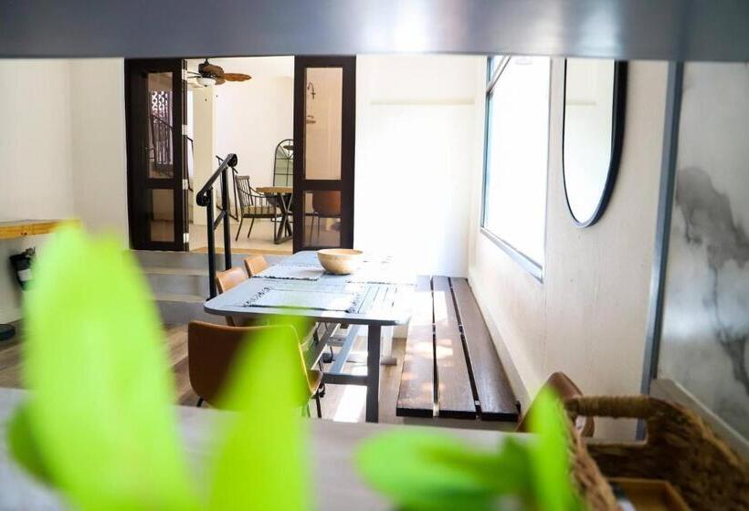 پانسیون Room In Apartment   Pr Pvt Rm 5 Qn Bed Gated Comm Easy Parking