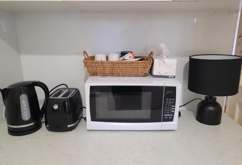 پانسیون Spacious Self Contained Unit   Short Walk To Grange Jetty