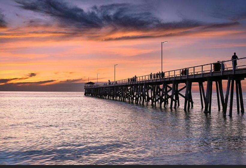 پانسیون Spacious Self Contained Unit   Short Walk To Grange Jetty