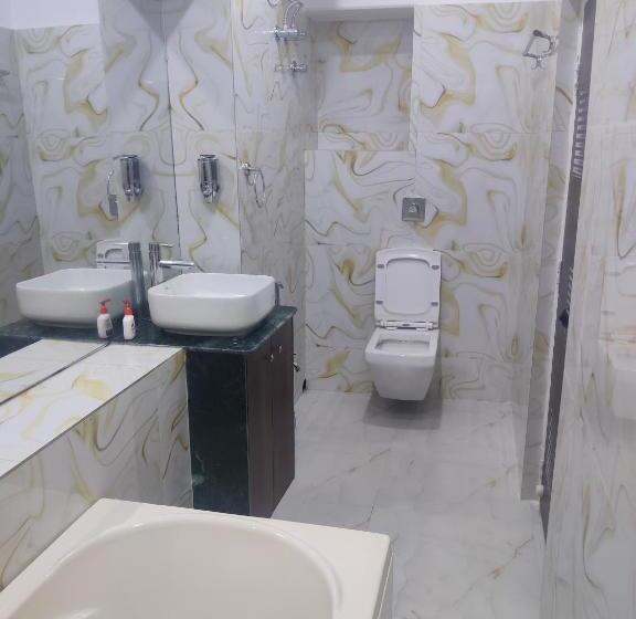 پانسیون The Corridor Inn