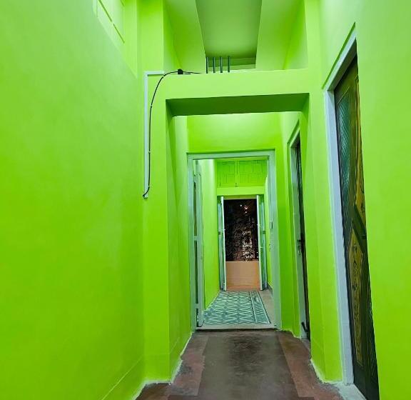 پانسیون The Corridor Inn