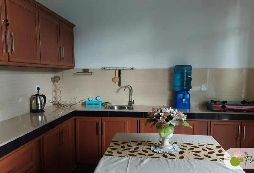 ペンション The Flower Villa