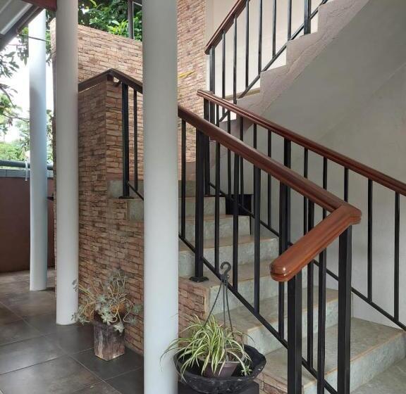 ペンション The Flower Villa