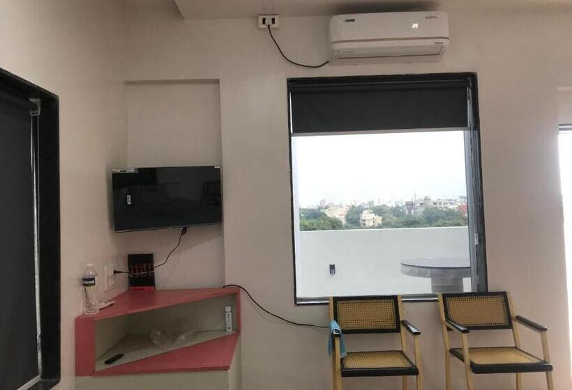 بنسيون The Roof Top Home Stay