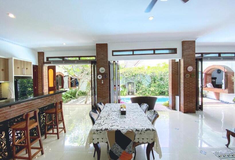 بنسيون Ubu Villa Balirejo At Yogyakarta City Center