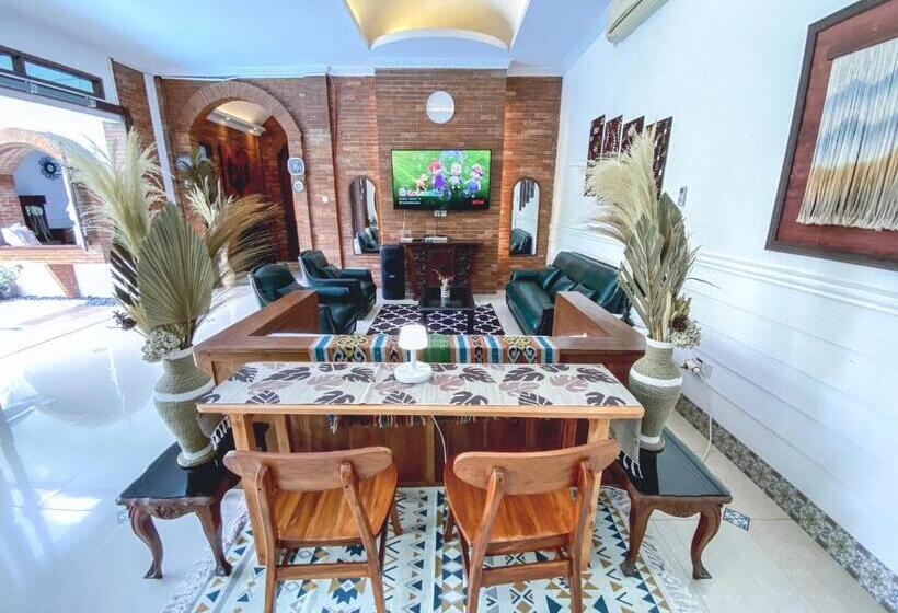 بنسيون Ubu Villa Balirejo At Yogyakarta City Center