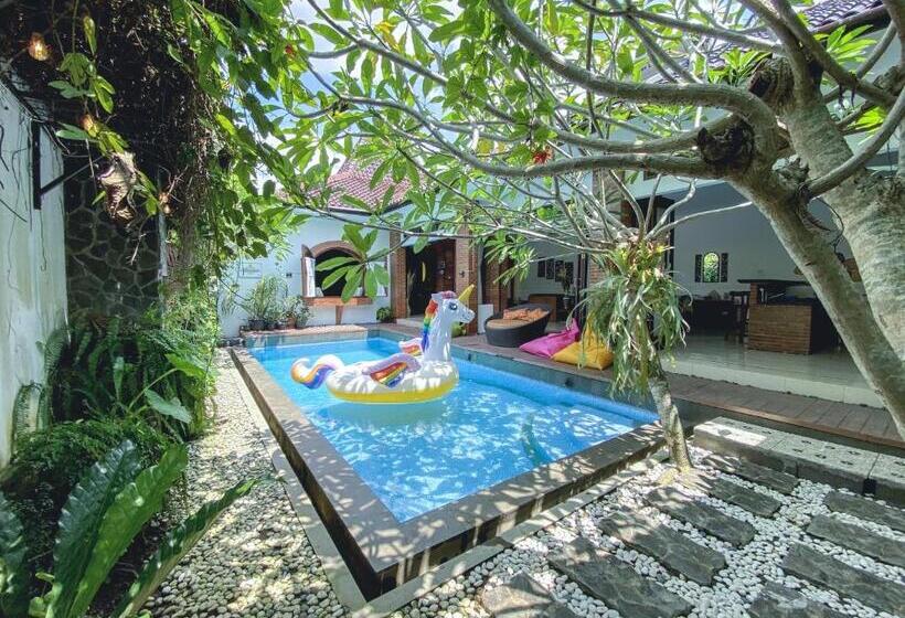 پانسیون Ubu Villa Balirejo At Yogyakarta City Center