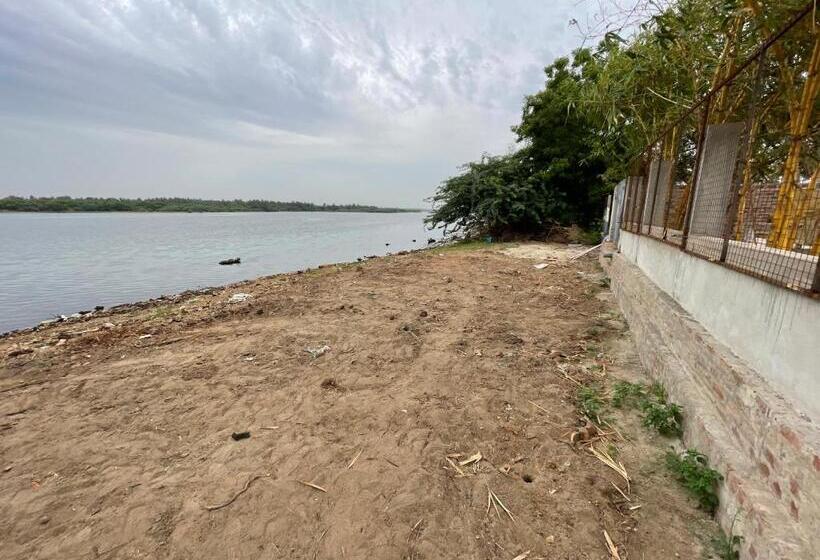 Selvas Eden Resort With River View Near Boat House