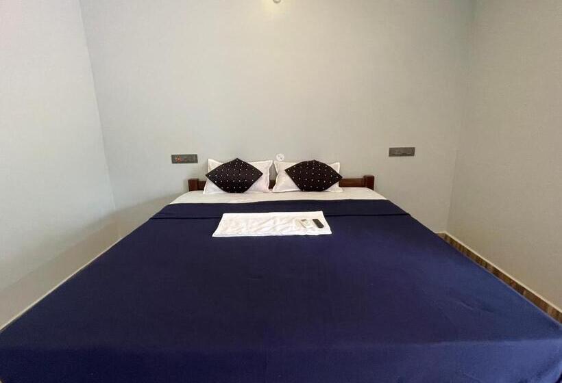 Selvas Eden Resort With River View Near Boat House