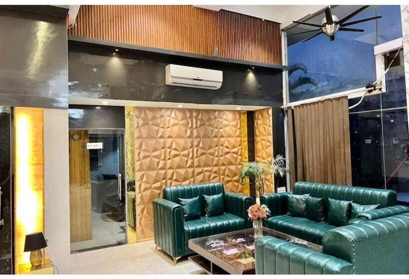 ホテル The Golden Oyster, Dehradun