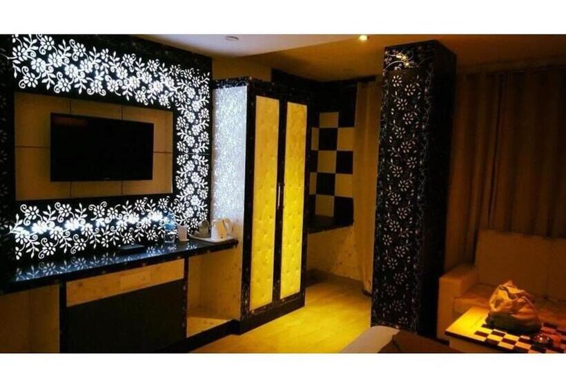 ホテル The Golden Oyster, Dehradun