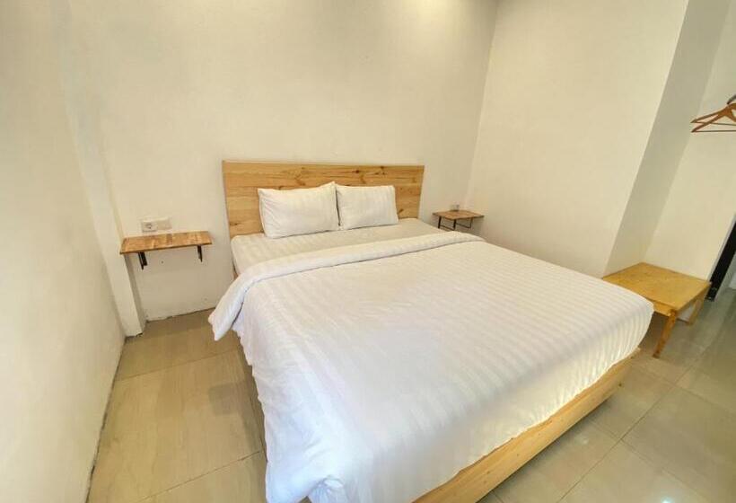 Urbanview Hotel Medio Inn Palu By Reddoorz