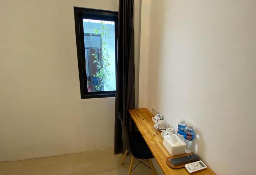 Urbanview Hotel Medio Inn Palu By Reddoorz